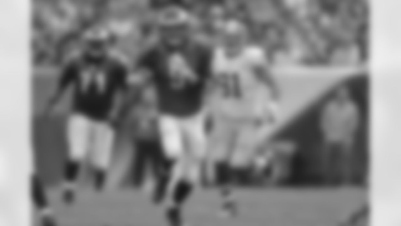 Eagles' QB Nick Foles runs for a first down.