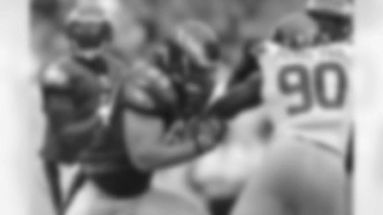 OL Evan Mathis