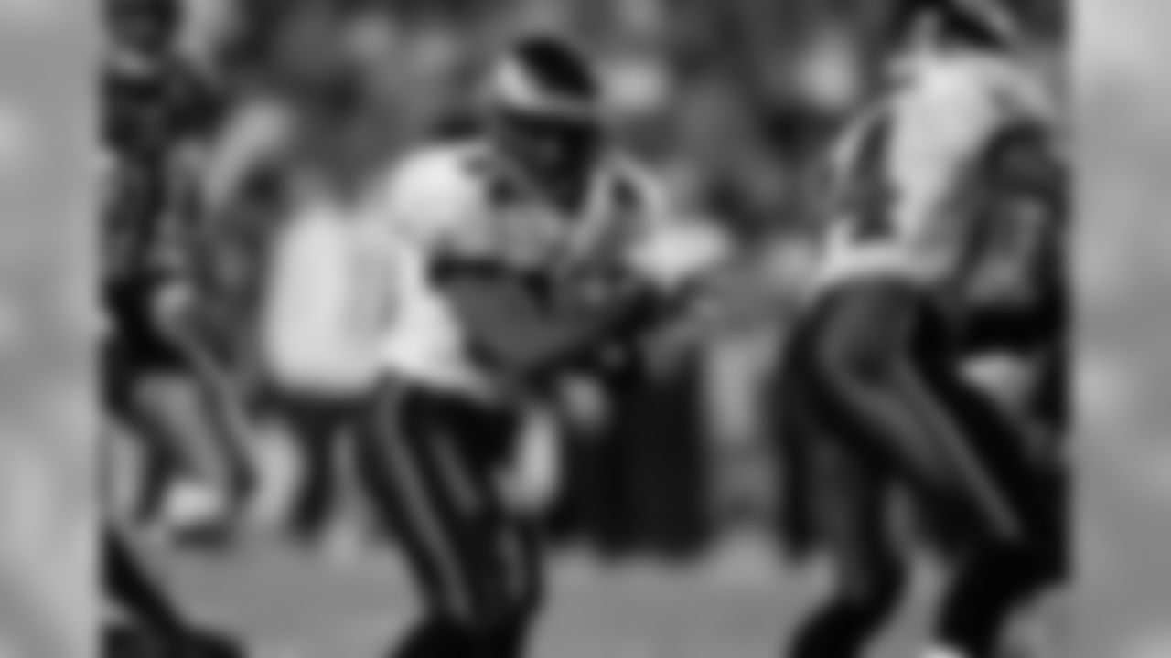 RB Brian Westbrook up the middle for the TD!