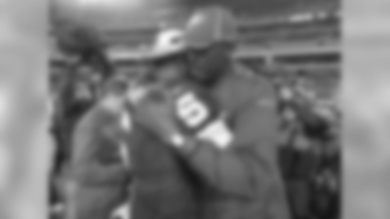 Carmichael hugging QB Donovan McNabb when he returned to Lincoln Financial Field