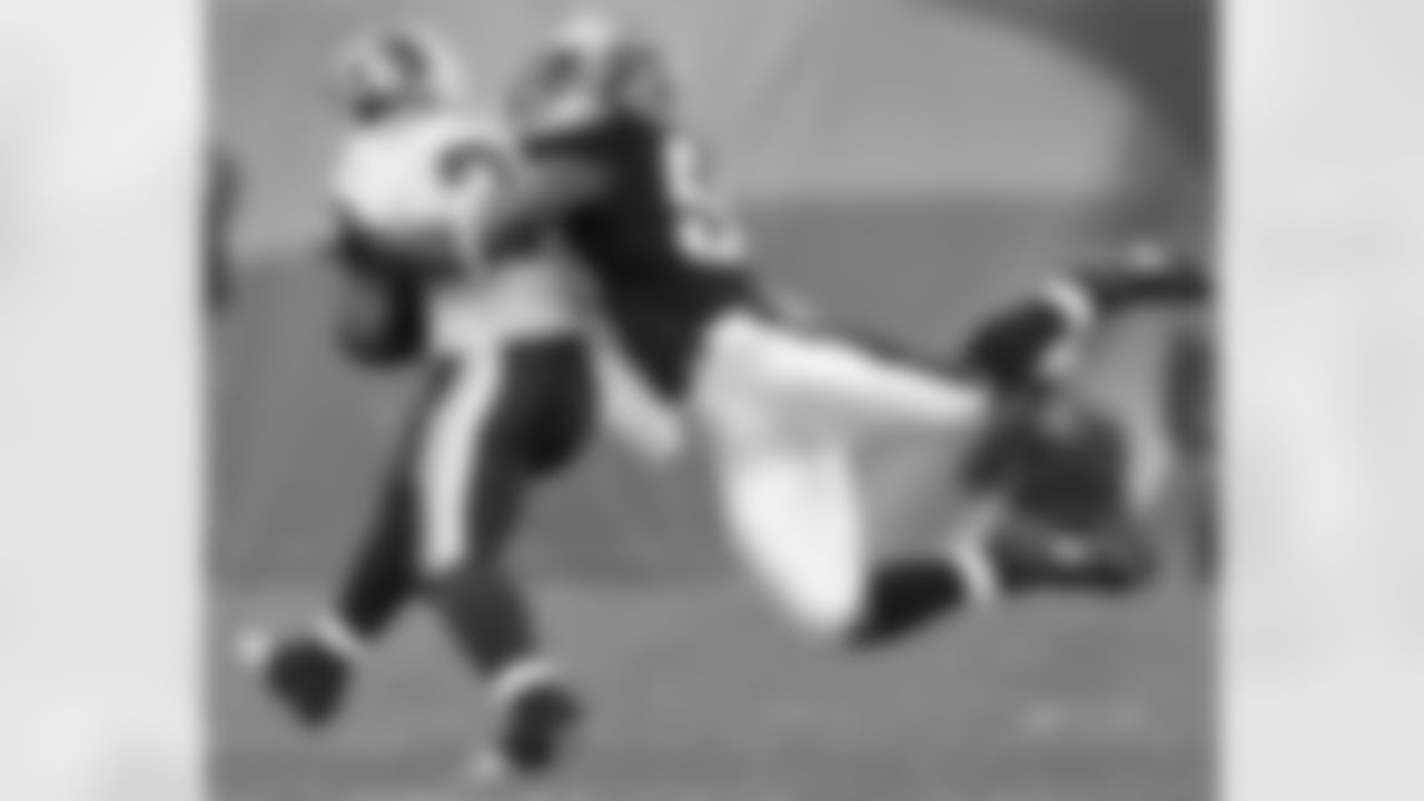 LB Will Witherspoon makes a play