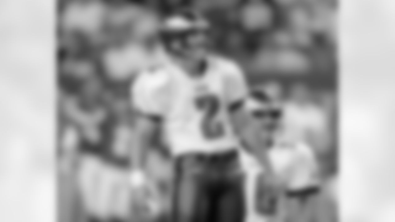 David Akers 49 yard field goal attempt comes up short