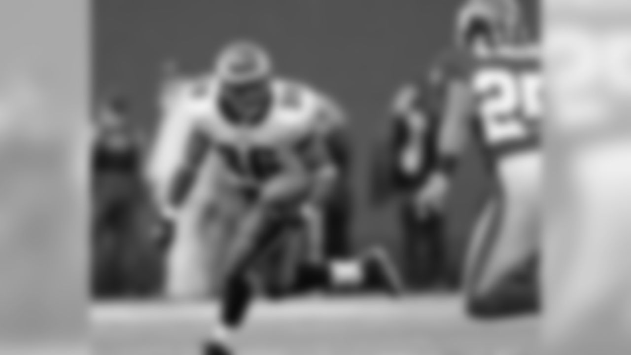 Brian Westbrook tries to find a hole up the middle