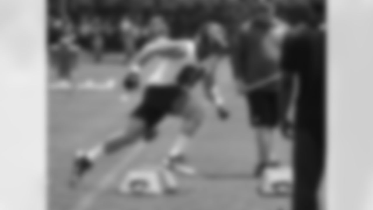 Linebacker Connor Barwin