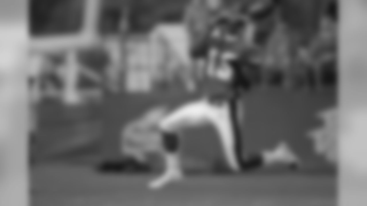WR Terrance Turner on a deep route