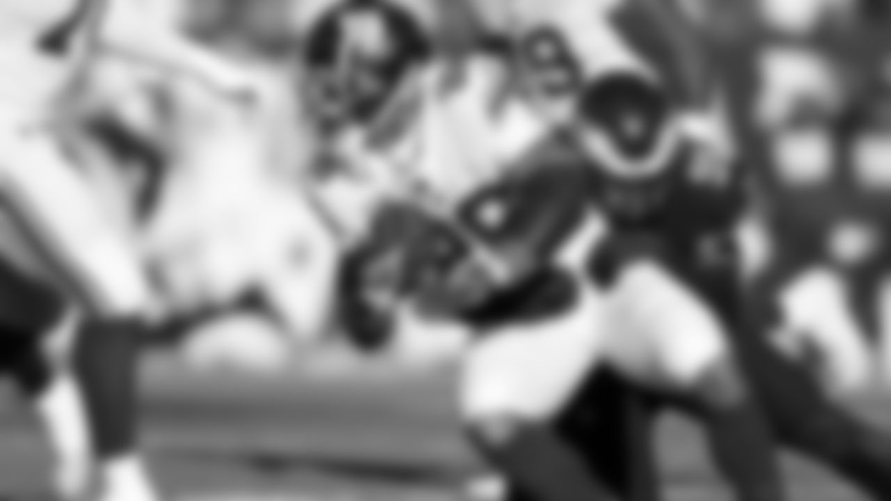 DE Derek Barnett