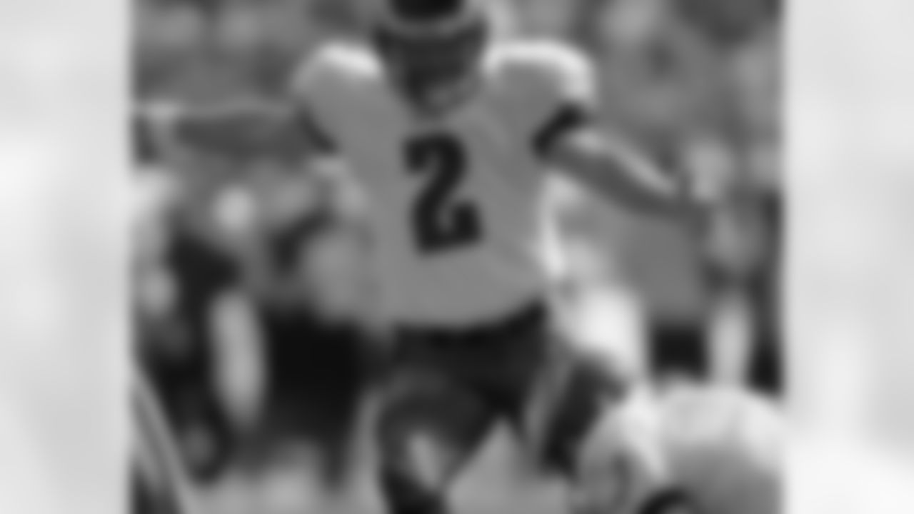 David Akers on a FG attempt