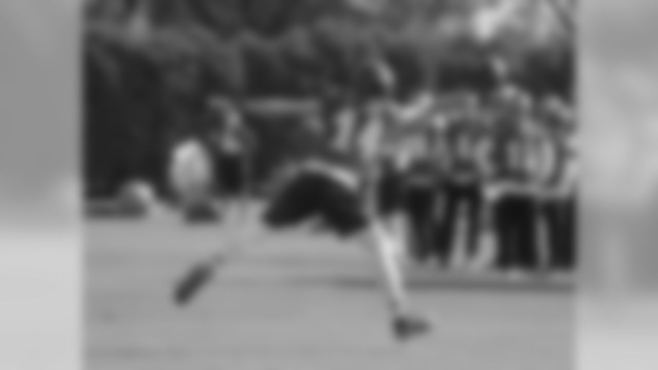 Coopertunity making a one-handed grab