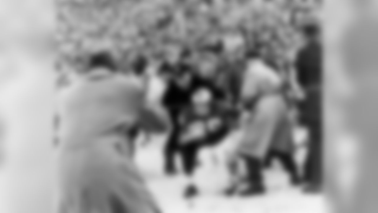 McDonald caught the game-winning pass from Norm Van Brocklin in the 1960 NFL Championship Game