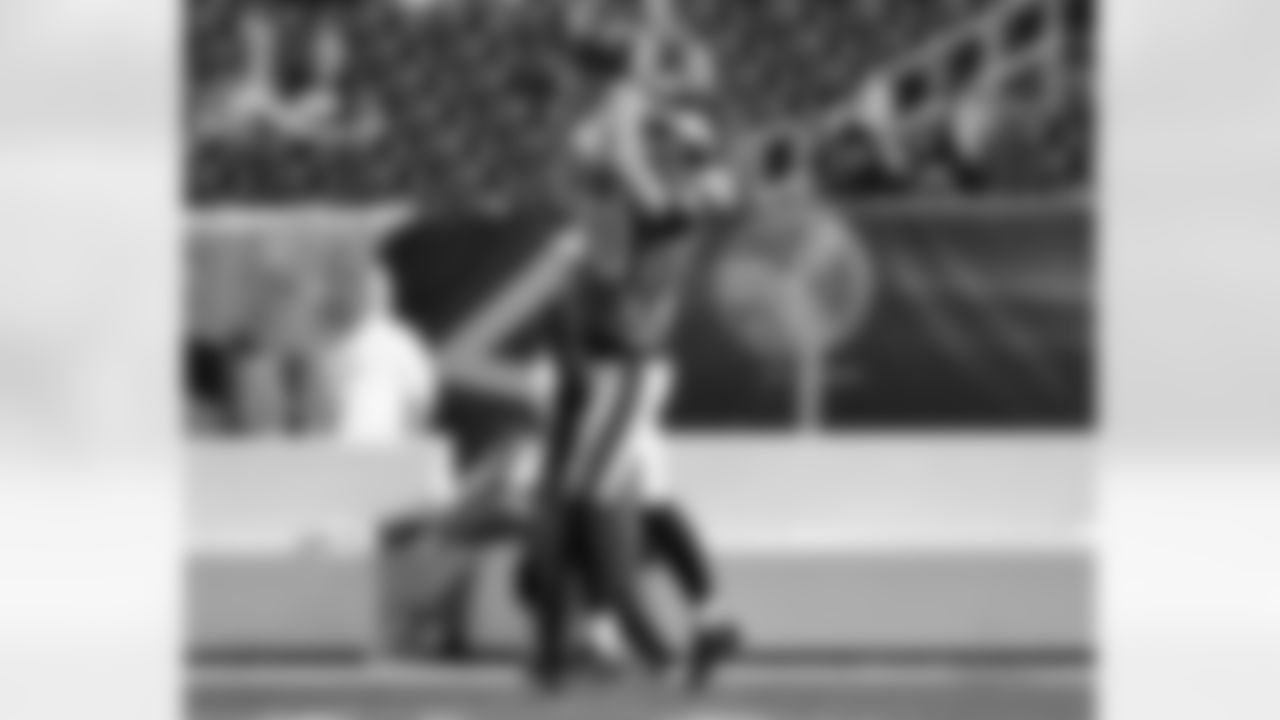 WR Kevin Curtis saw his first action of '08 against the Falcons
