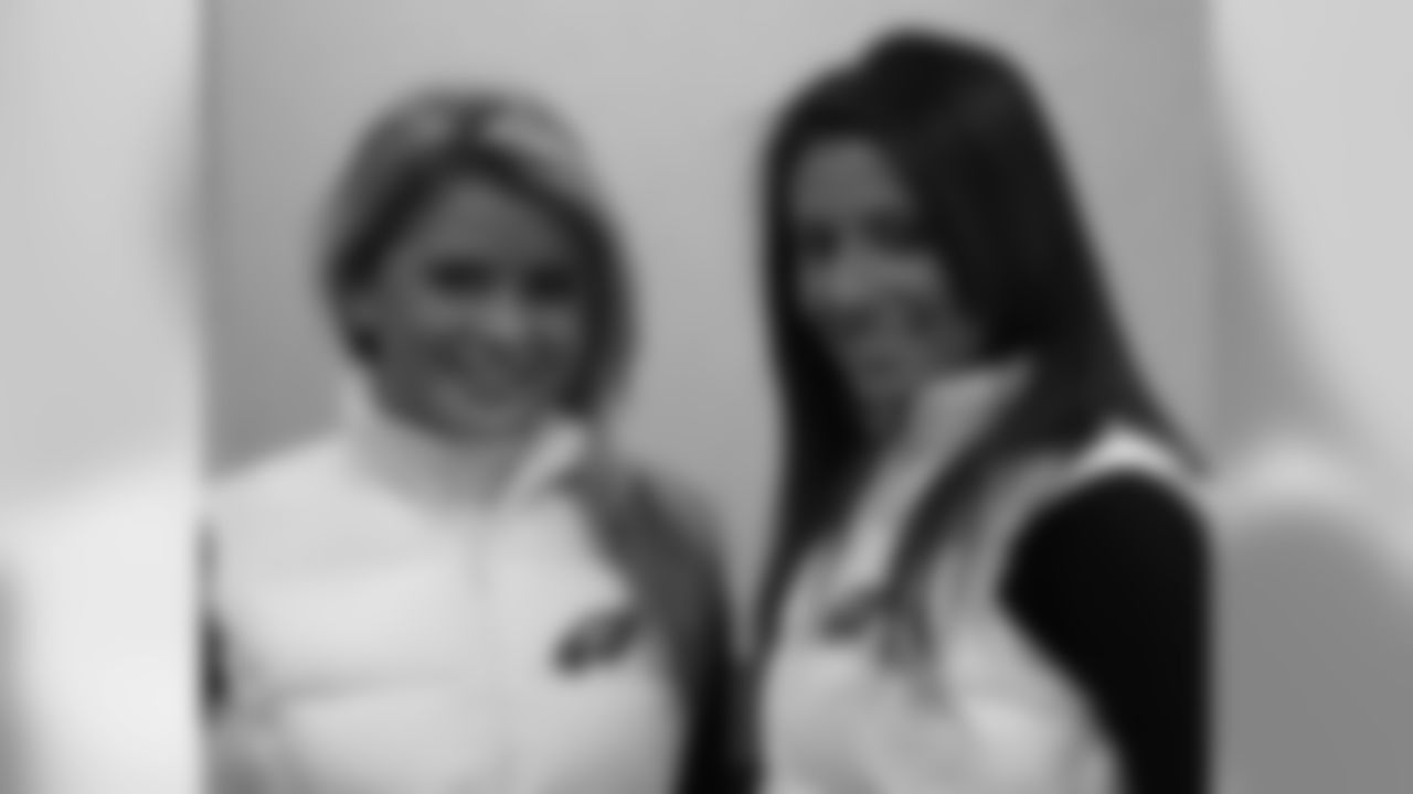 Eagles cheerleaders Marissa and Amanda get fans fired up at Dunkin' Donuts at 15th and Spring Garden