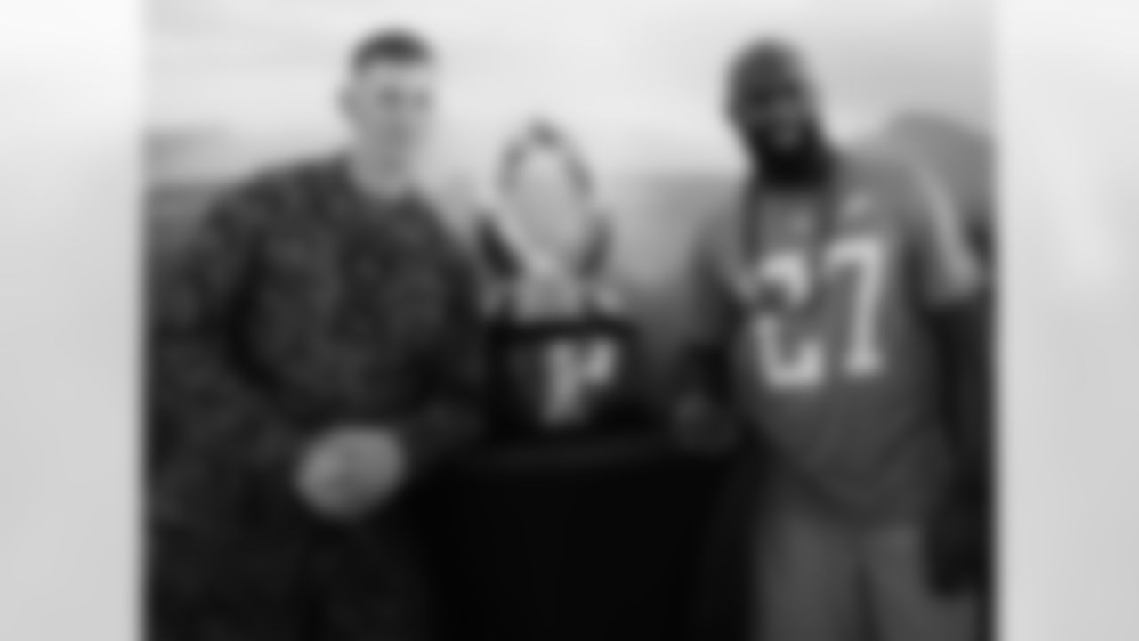 S Malcolm Jenkins spent time with soldiers during Pro Bowl week