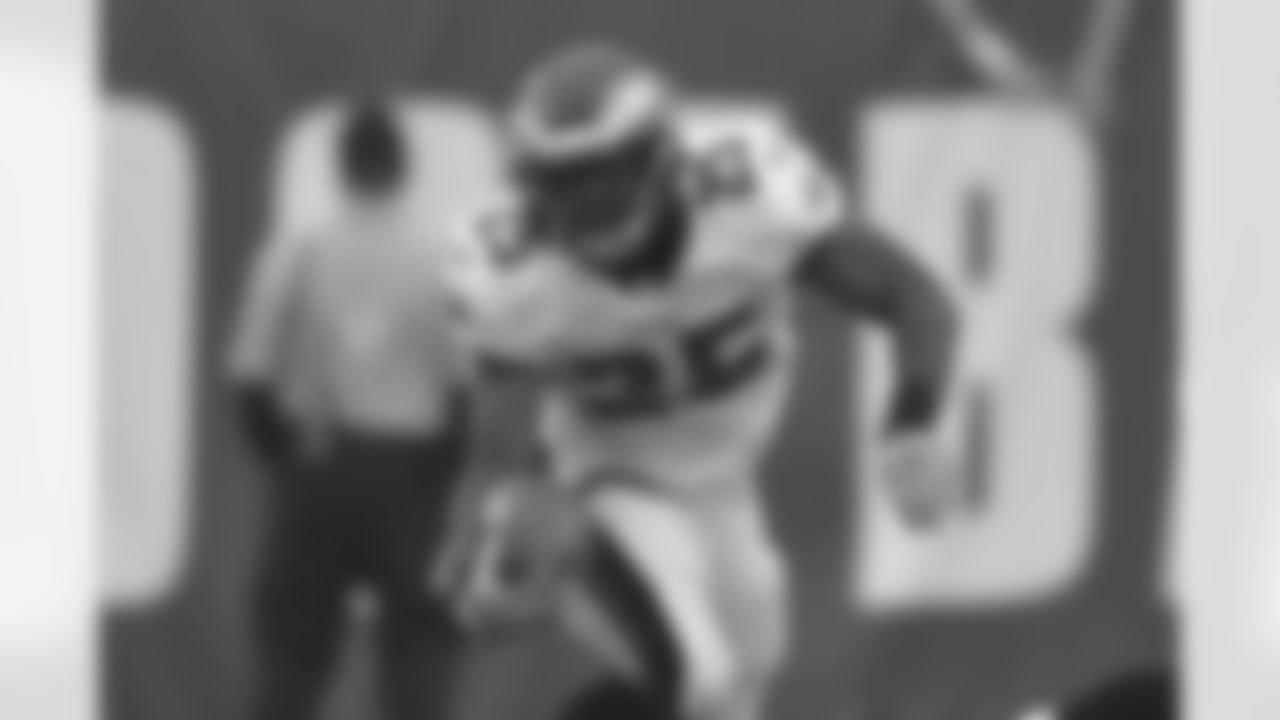 Eagles' RB LeSean McCoy gaining yards for the offense in the first half against the Giants.