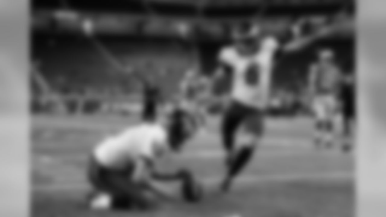 P Donnie Jones, K Caleb Sturgis
