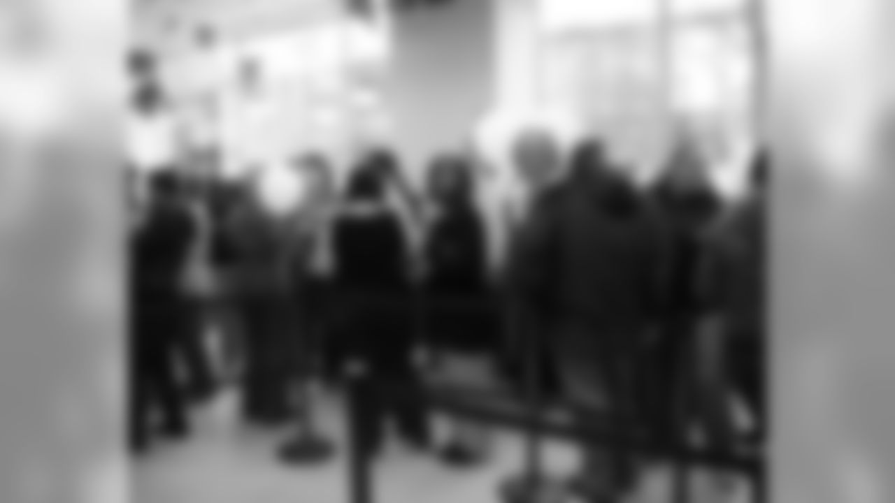 Eagles fans wait in line to meet linebacker Akeem Jordan