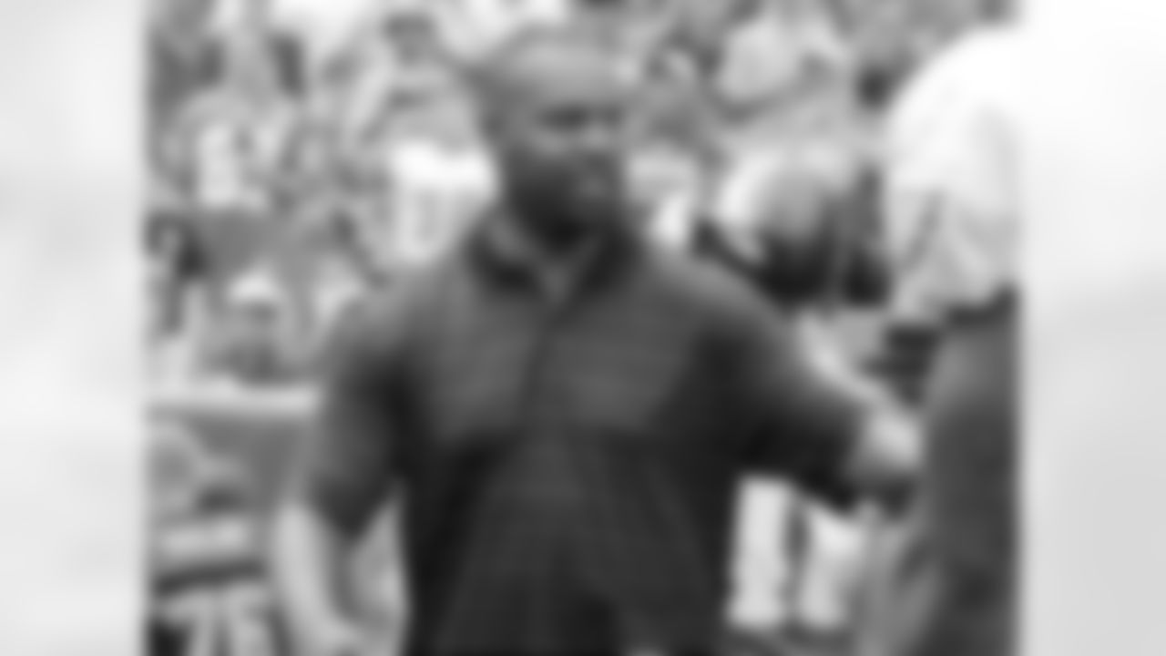 Former LB William Thomas