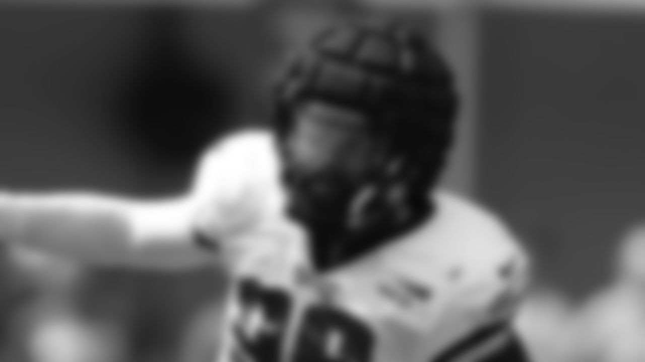 DE Derek Barnett
