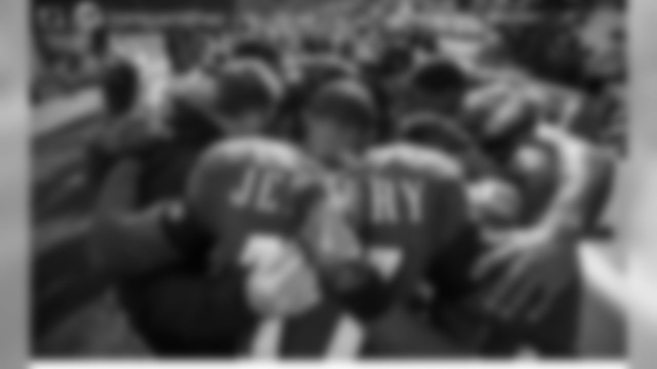 "Find you some friends that will pray for you and pray with you #flyeaglesfly" - Torrey Smith
