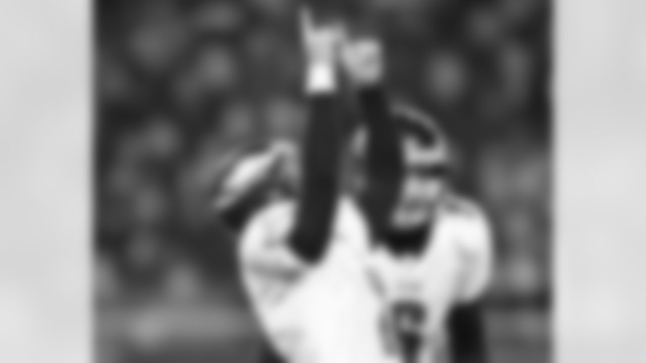 K David Akers does his thing following FG