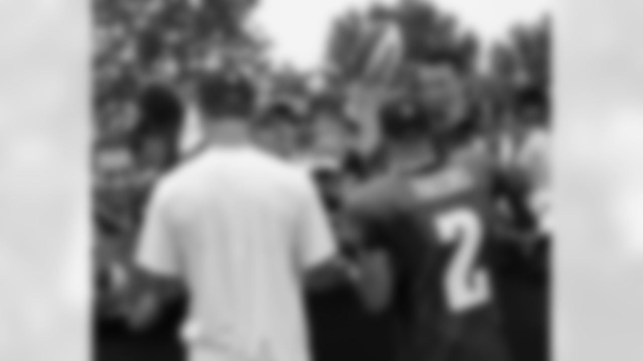 K/P Richmond McGee and David Akers sign autographs following practice