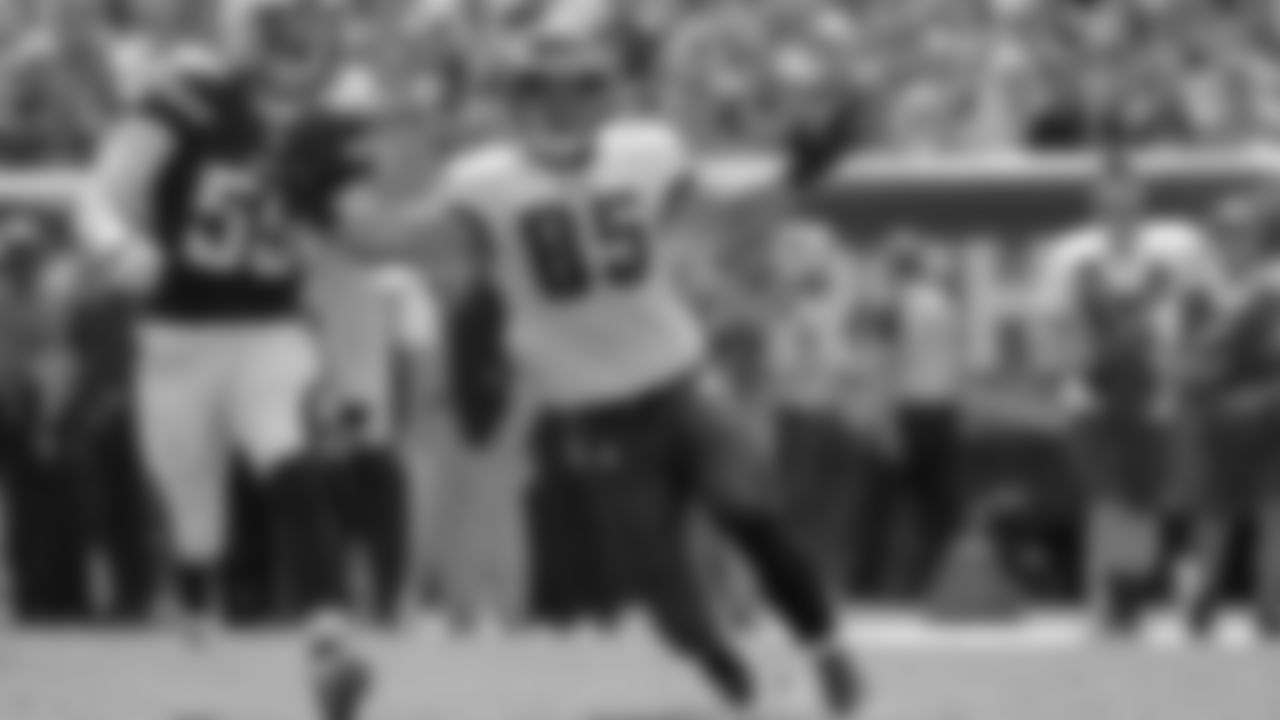 Eagles' tight end James Casey plays on special teams in Sunday's game versus the Chargers.