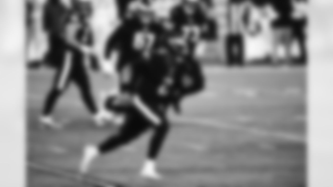 QB Jalen Hurts: "Unity, Grit & Perseverance .. Always Grateful, Never Satisfied #UNTAMED#RAREBREED"
