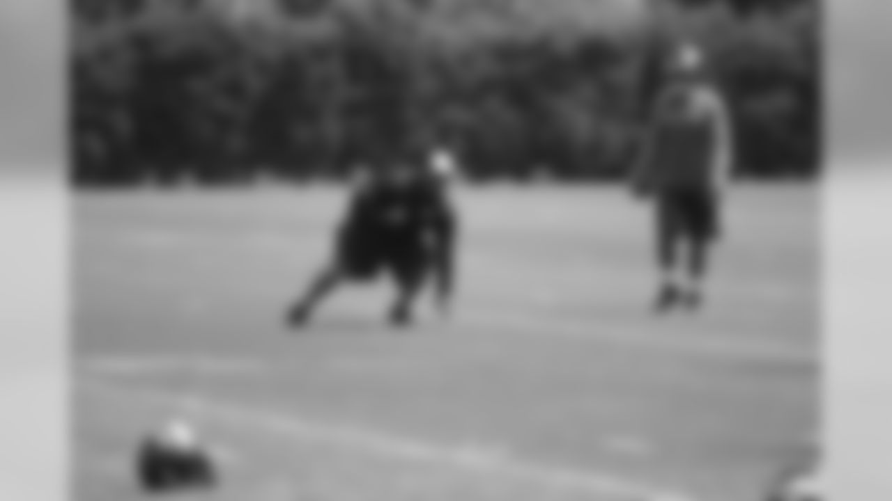 RB Coach Duce Staley works with RB DeMarco Murray