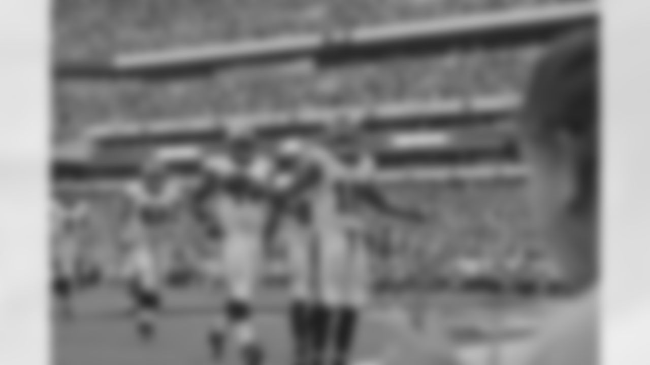 WR Jeremy Maclin celebrates his 4th quarter touchdown