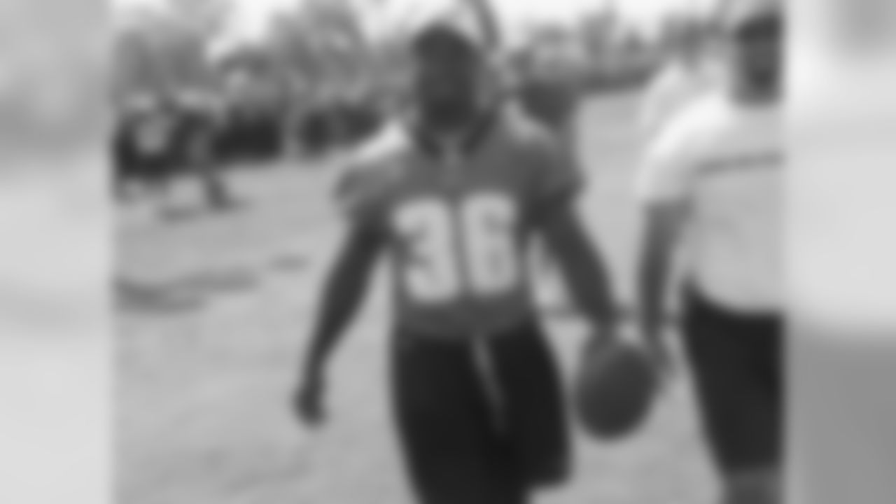 RB Brian Westbrook walks off practice field