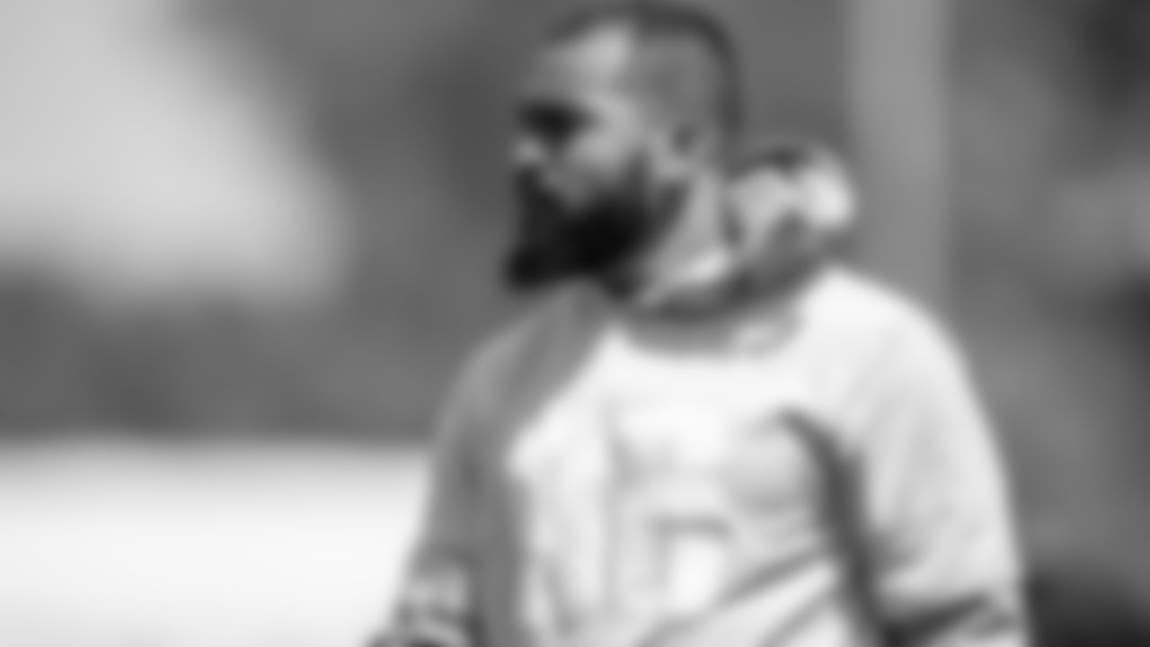DE Derek Barnett