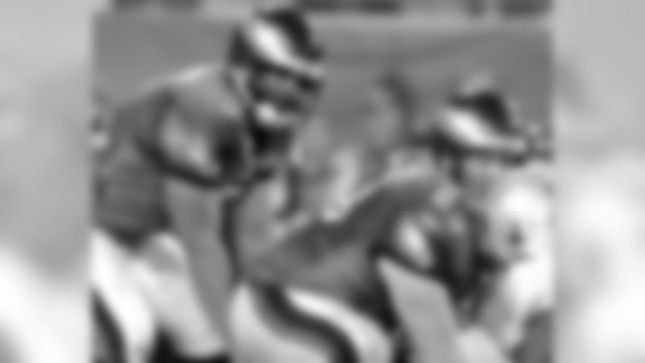 QB Donovan McNabb under center