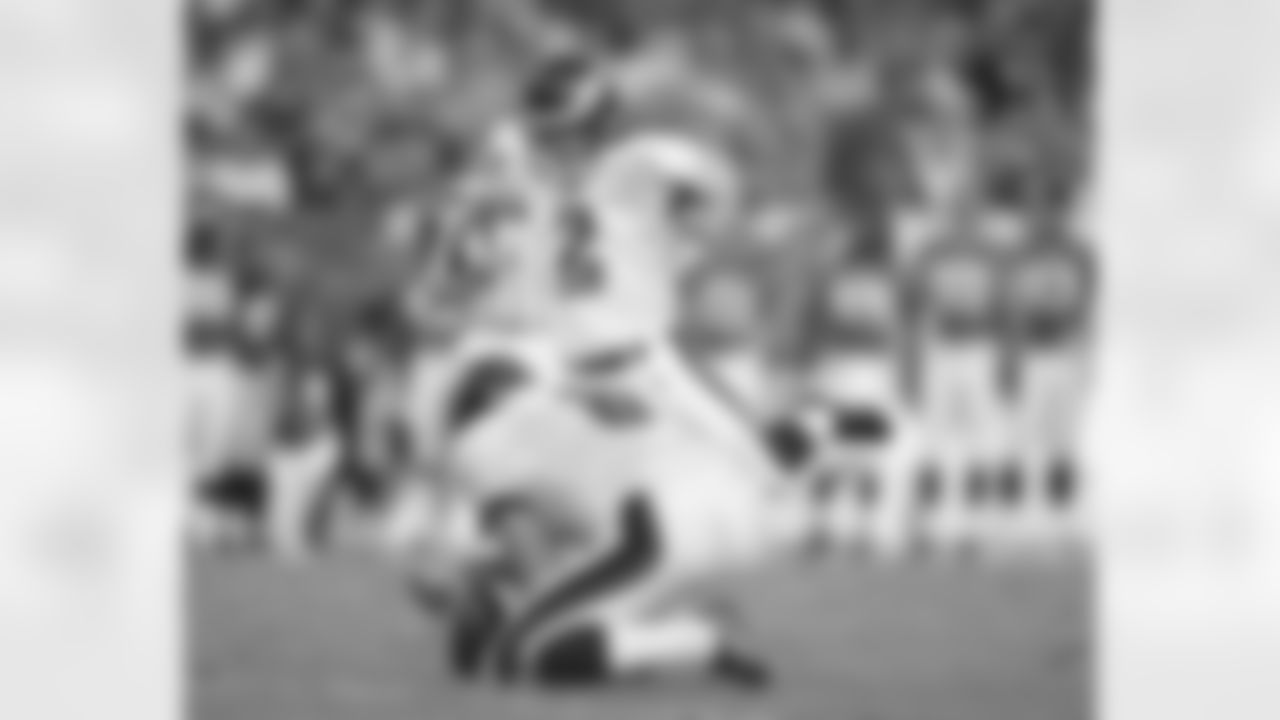 K David Akers converts a FG