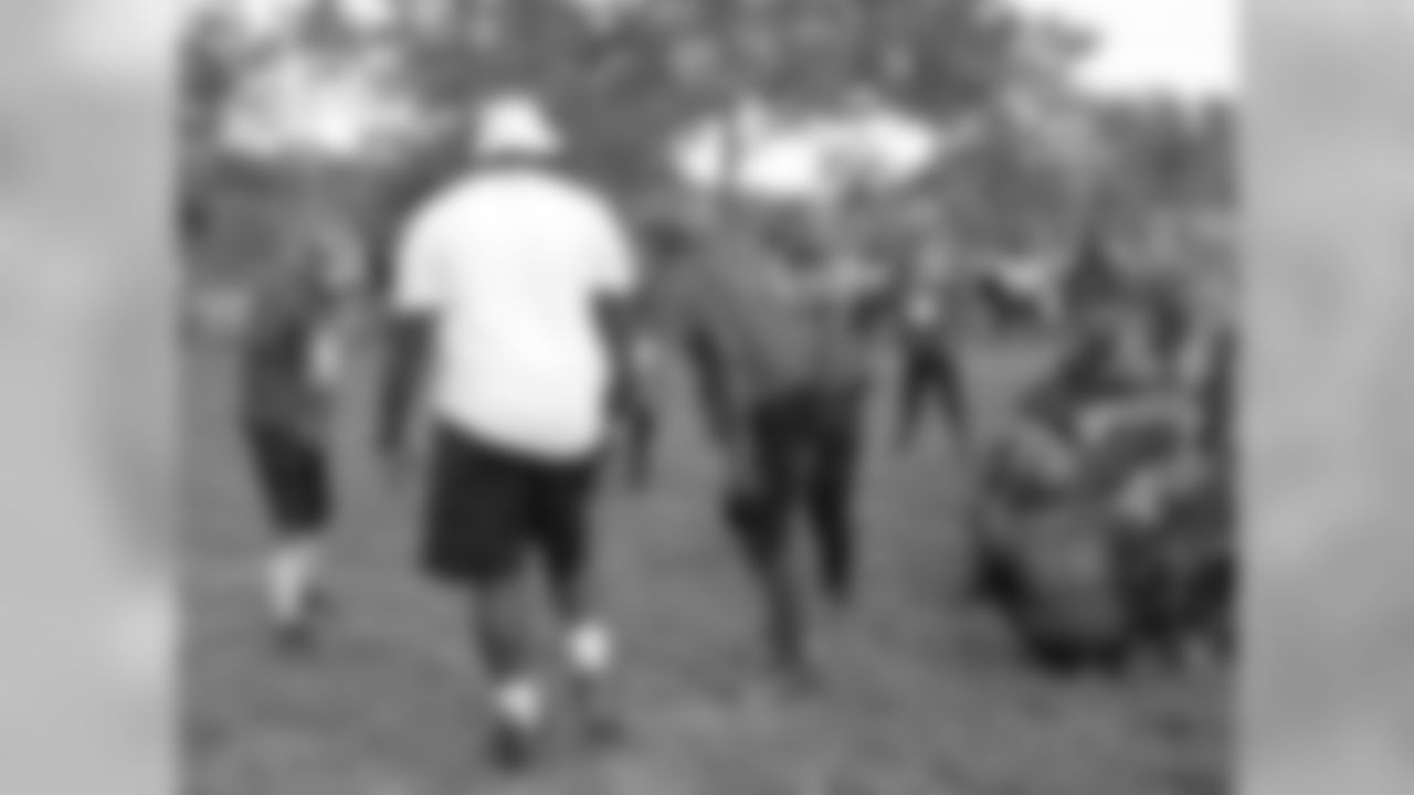 DT Bennie Logan with the Stingrays
