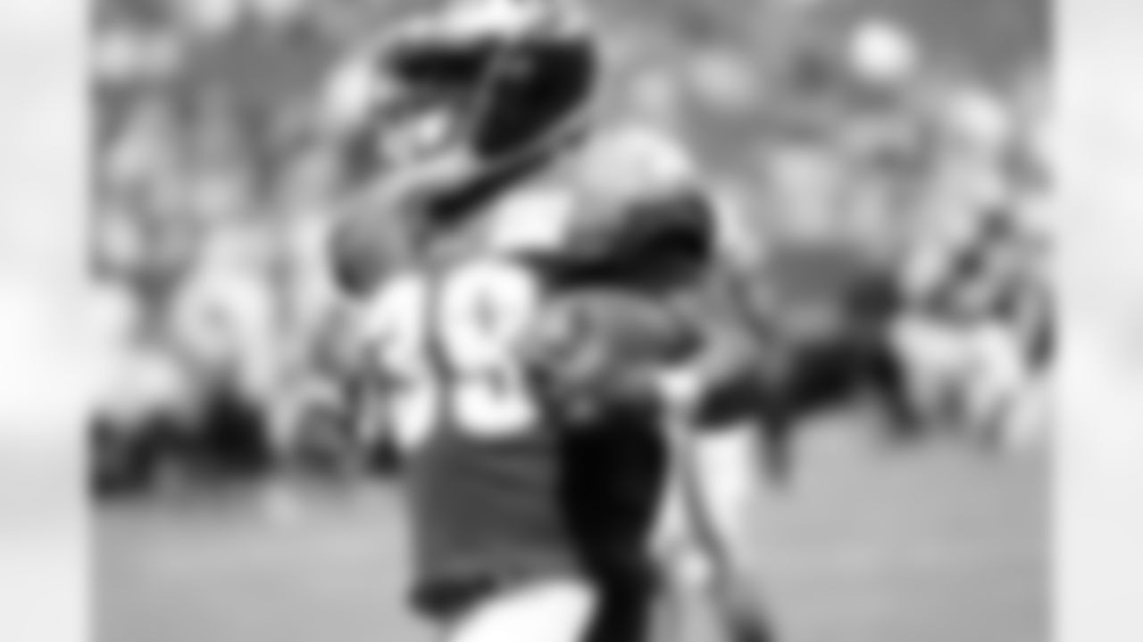 RB Byron Marshall