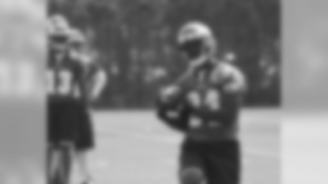 WR Jason Avant is the highest-drafted receiver at Rookie Camp