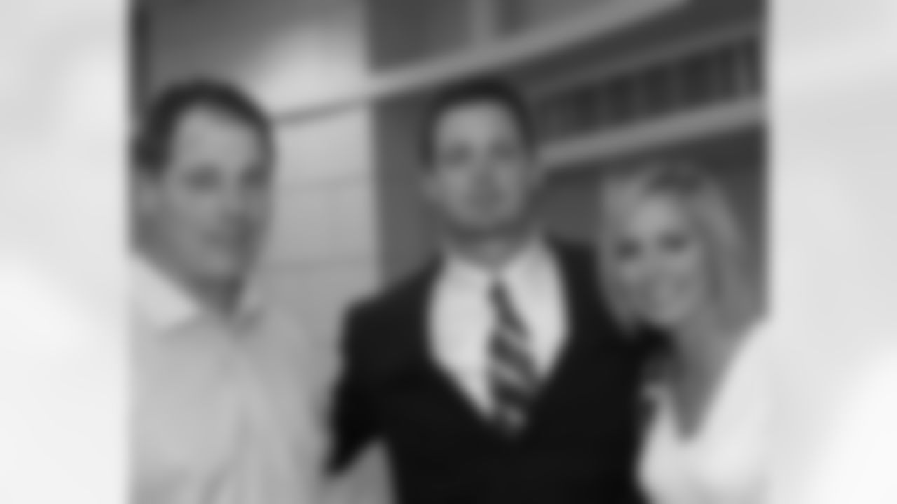 Quarterbacks coach Pat Shurmur with rookie Kevin Kolb and his wife, Whitney
