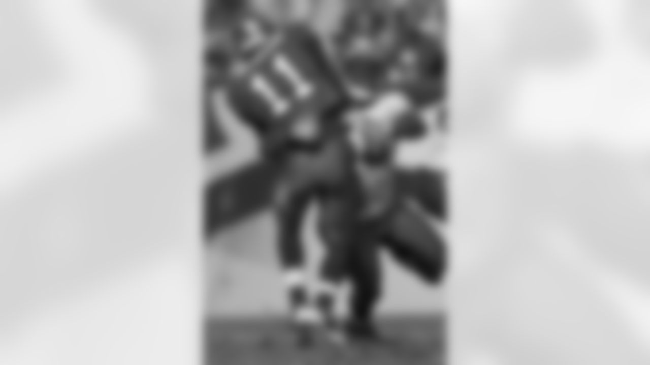 In 2007 against Minnesota, Cole had a career high in tackles with 13