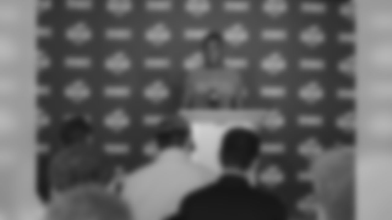 RB DeMarco Murray addresses the media