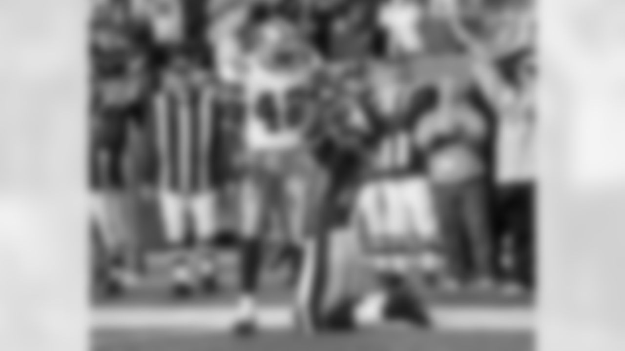 RB Correll Buckhalter celebrates TD vs. Dallas