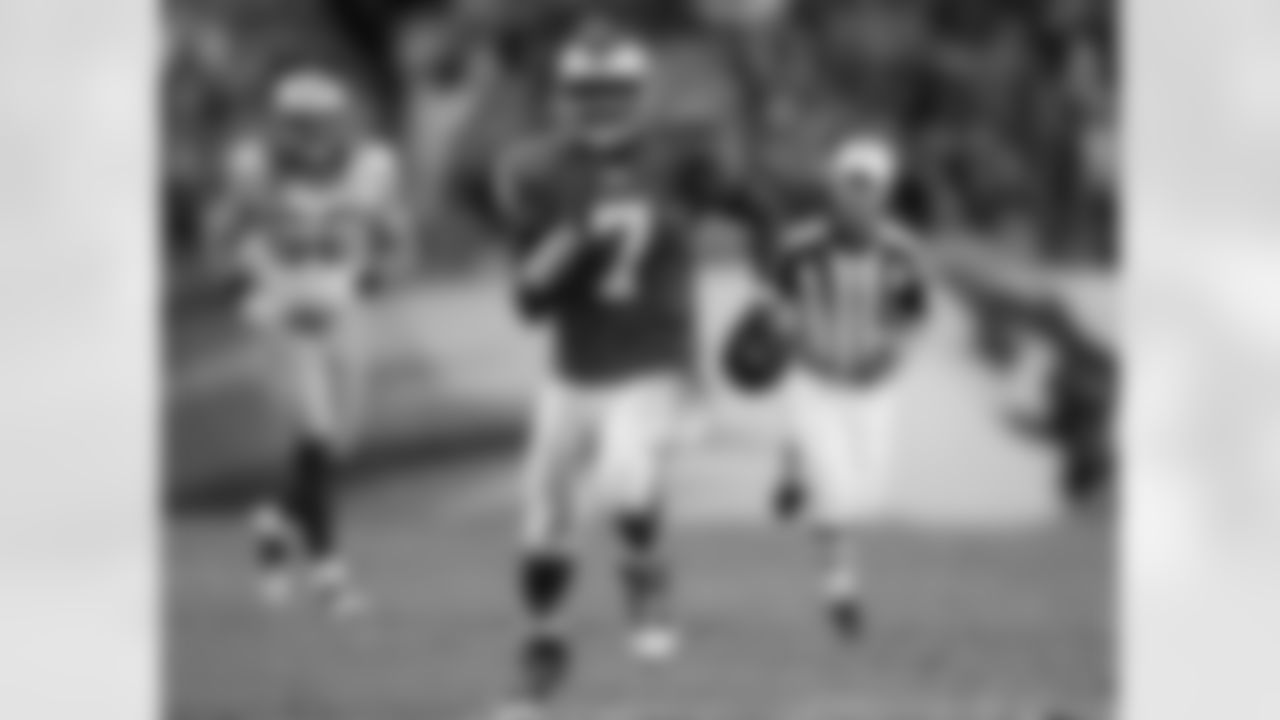 Michael Vick played well off of the bench in the 2010 season opener