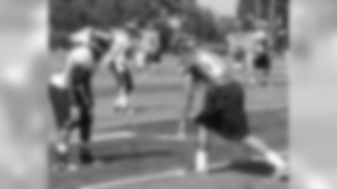 WR Riley Cooper lines up against CB Trevard Lindley