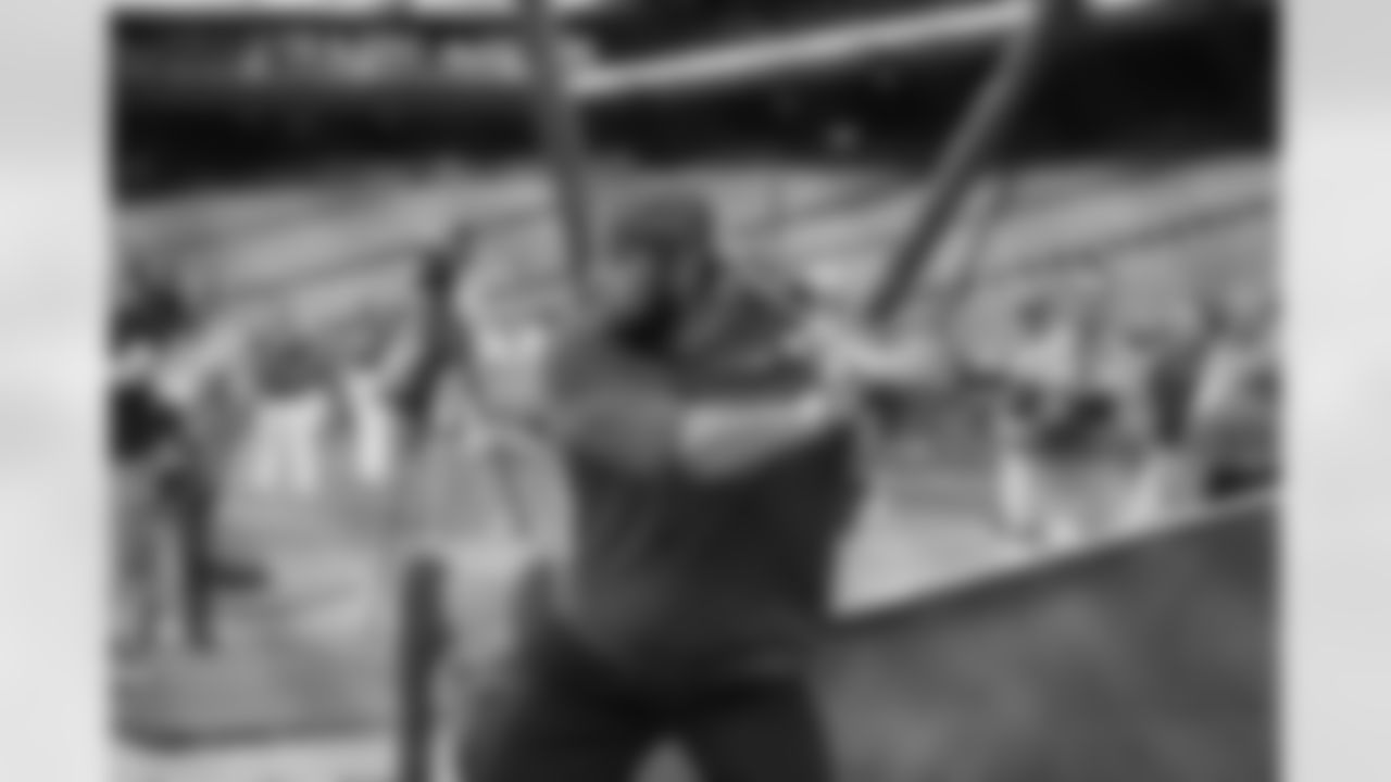 LS Jon Dorenbos tries to defend his 2015 title