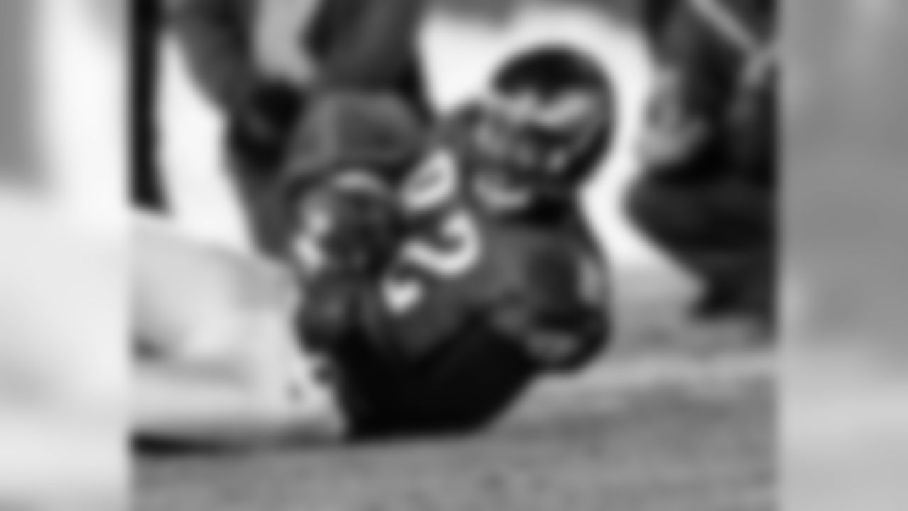 TE Alex Smith with the grab