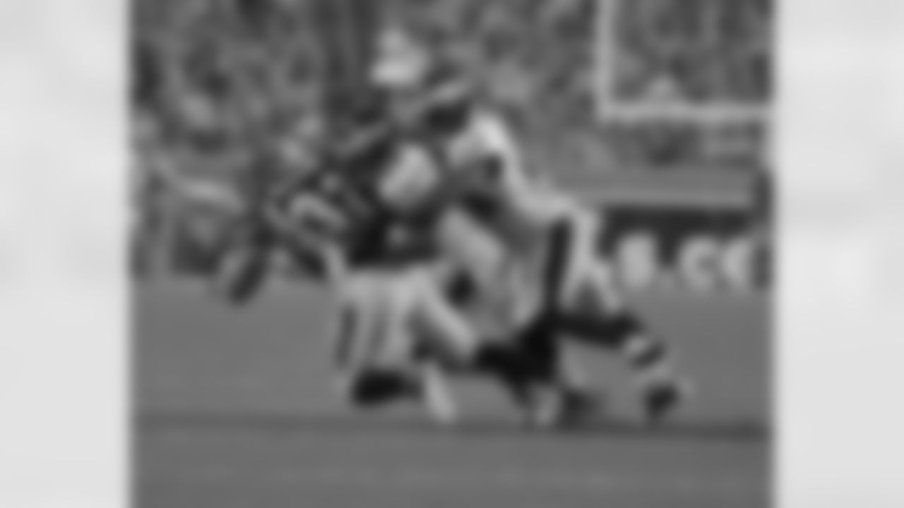 DE Trent Cole makes the tackle