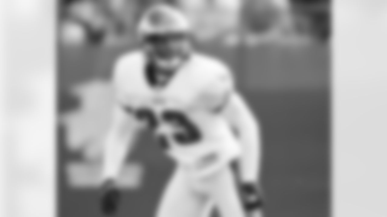 CB Dimitri Patterson drops back in coverage