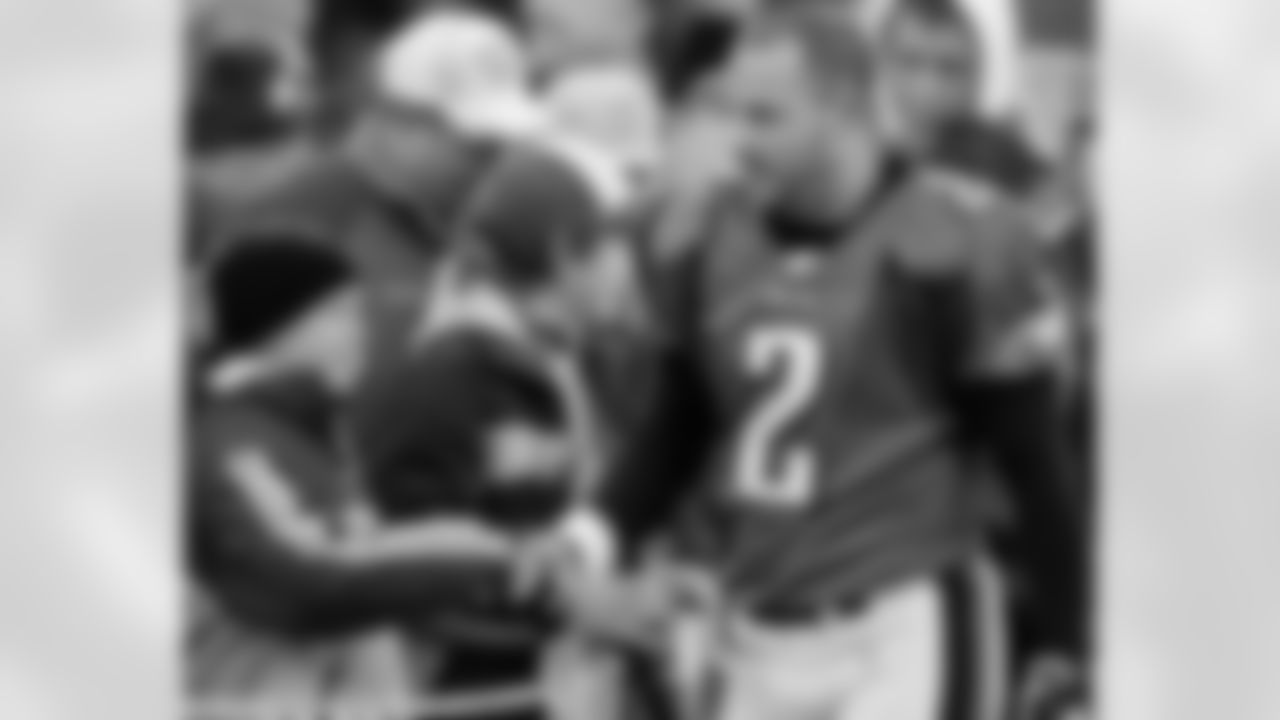 K David Akers thanks the Eagles fans for their support this season