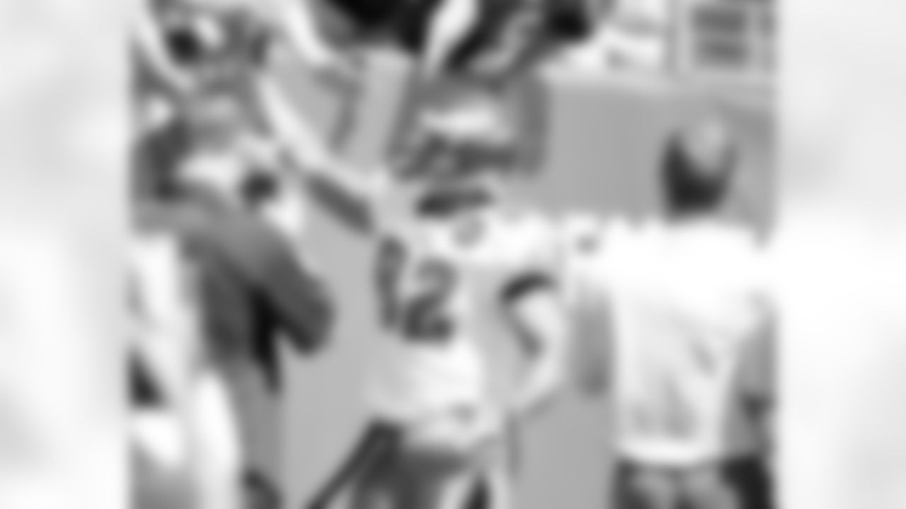 High 5's for TE L.J. Smith