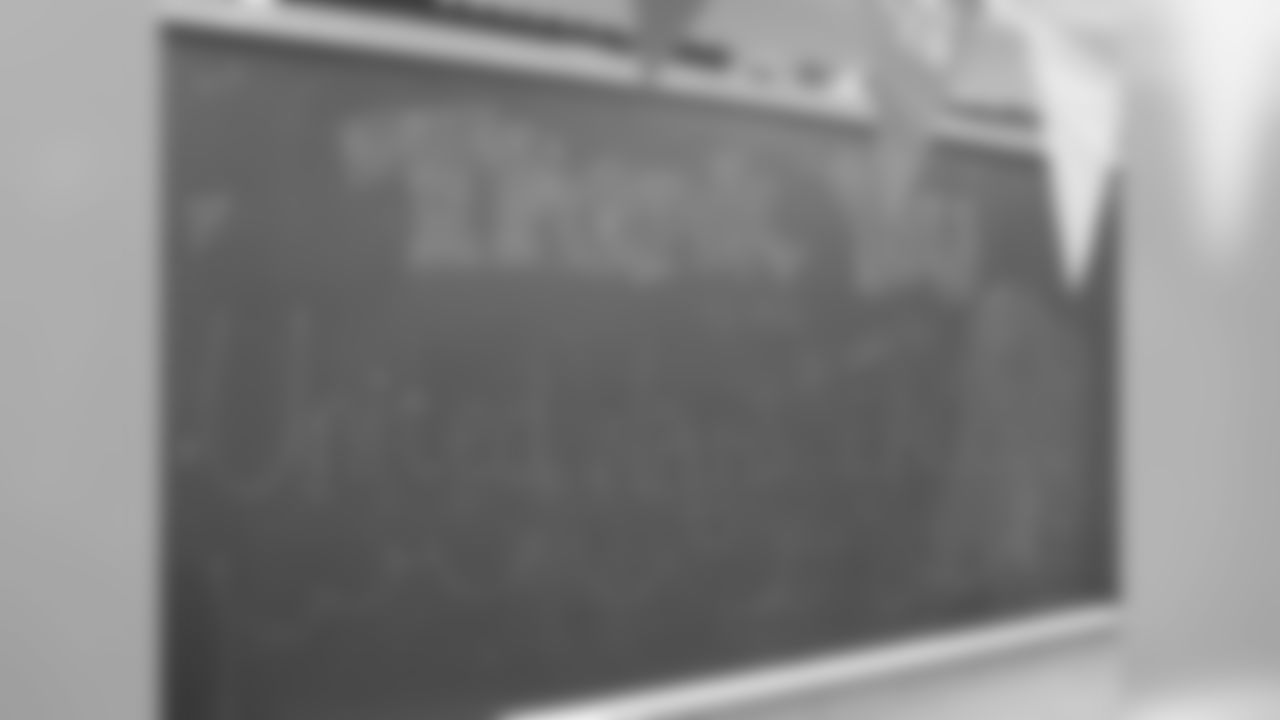 The students and the school welcomed the Eagles and the United Way with plenty of classroom and fitness room decorations