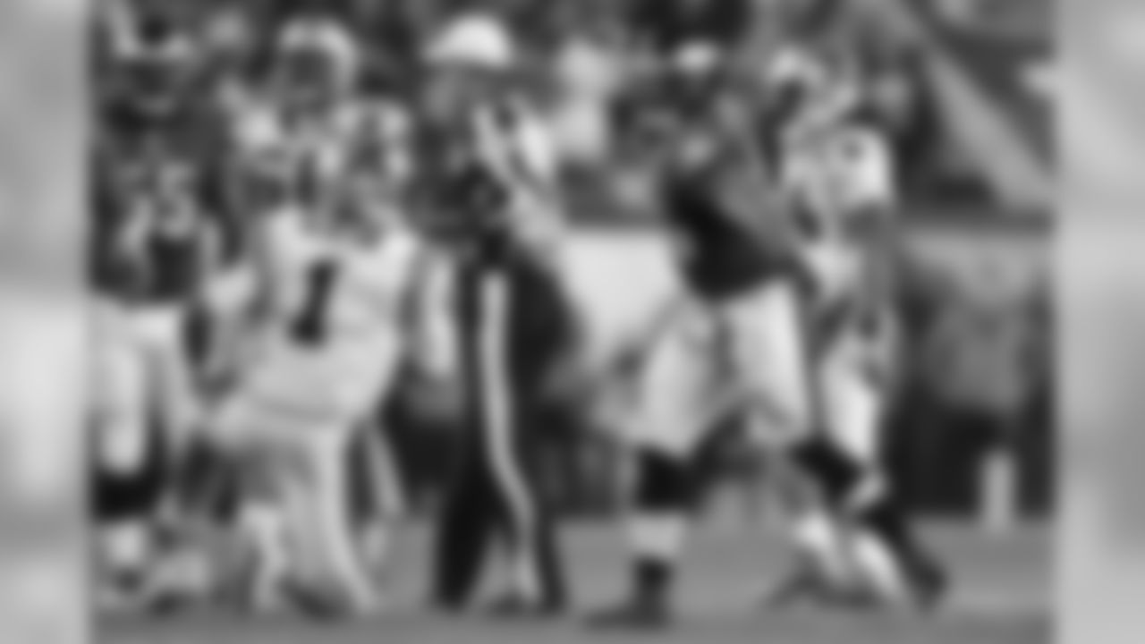 LB Mychal Kendricks celebrates a stop