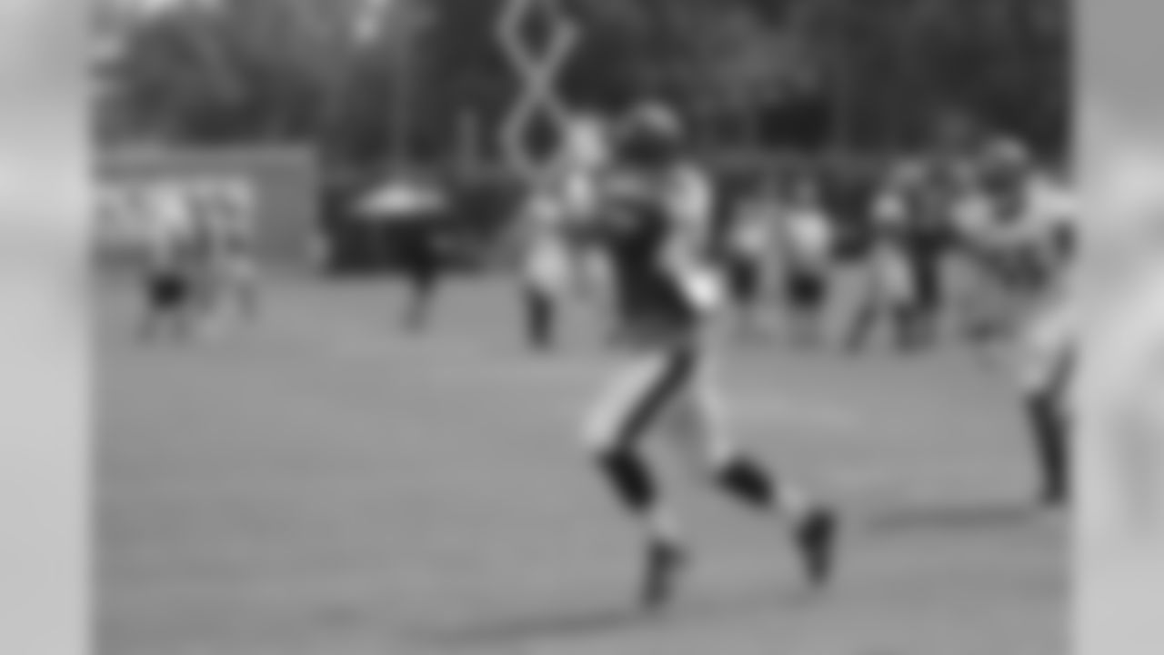 TE Trey Burton finds the open path